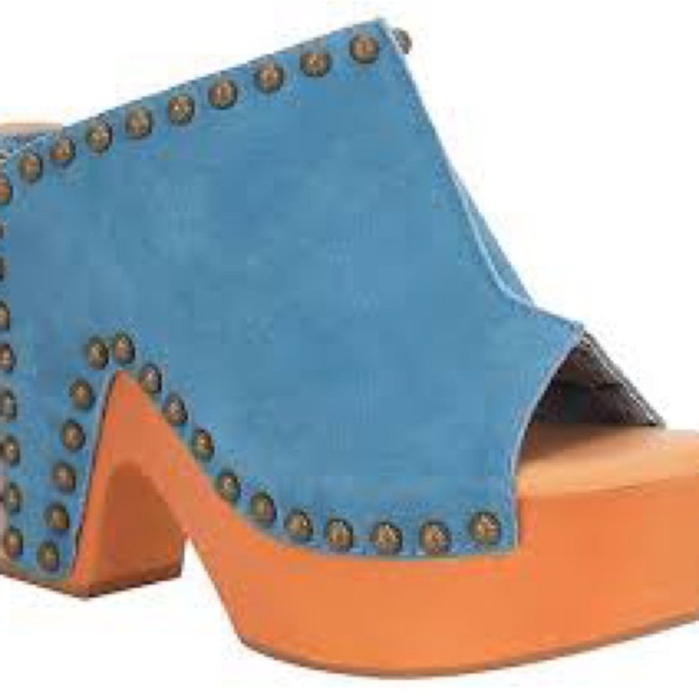 DINGO Peace N' Love Leather Clog  size 6.5 NIB